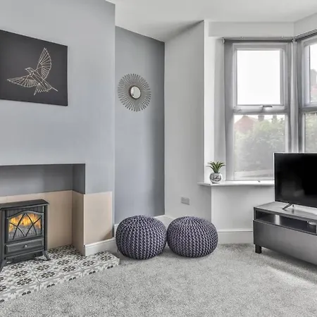 Refurbished Plush Great Transport Links Holiday home